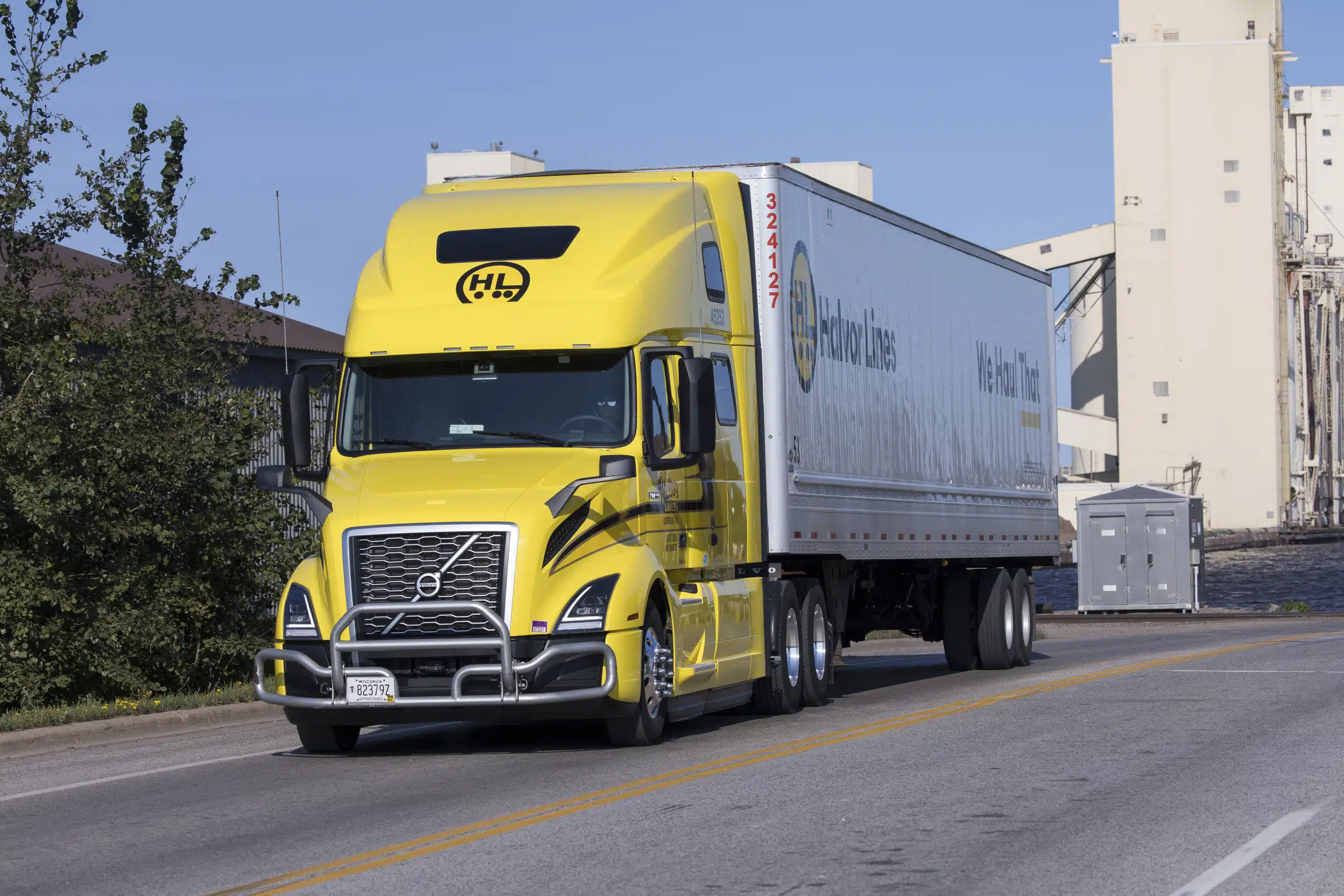Halvor Lines Yellow Volvo VNL860